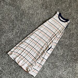 Size medium 7-8 girls dress with pockets